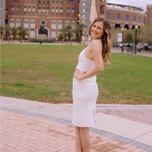 Elegant White Sleeveless Dress